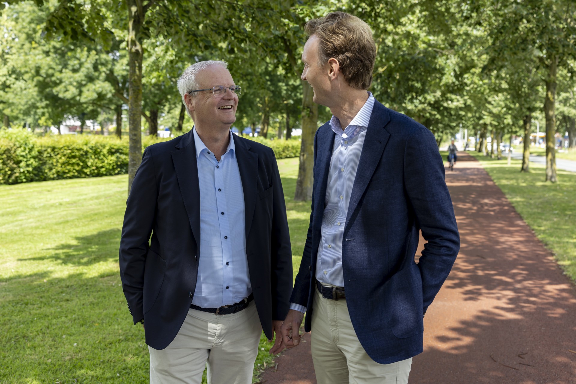 Gerard en Robert lachend in gesprek