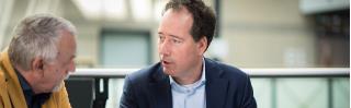 Adviseur geeft advies over WIA re-integratie